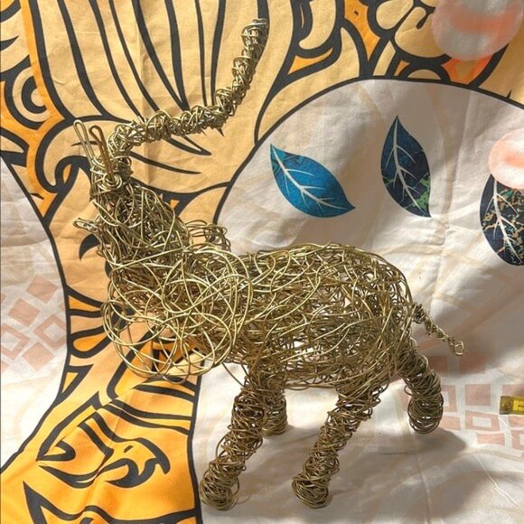 Gold Wire Elephant Sculpture - Picture 1 of 11
